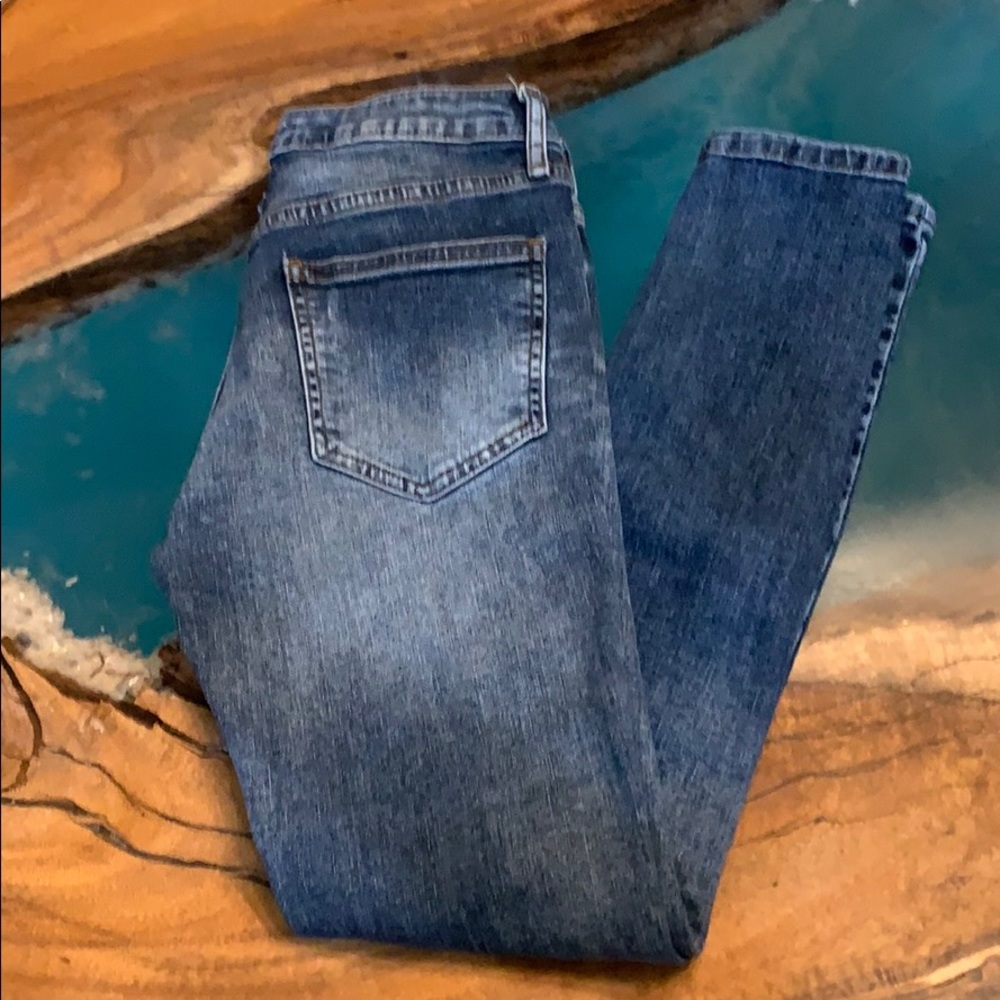 Forever 21 Distressed Jeans 🔥